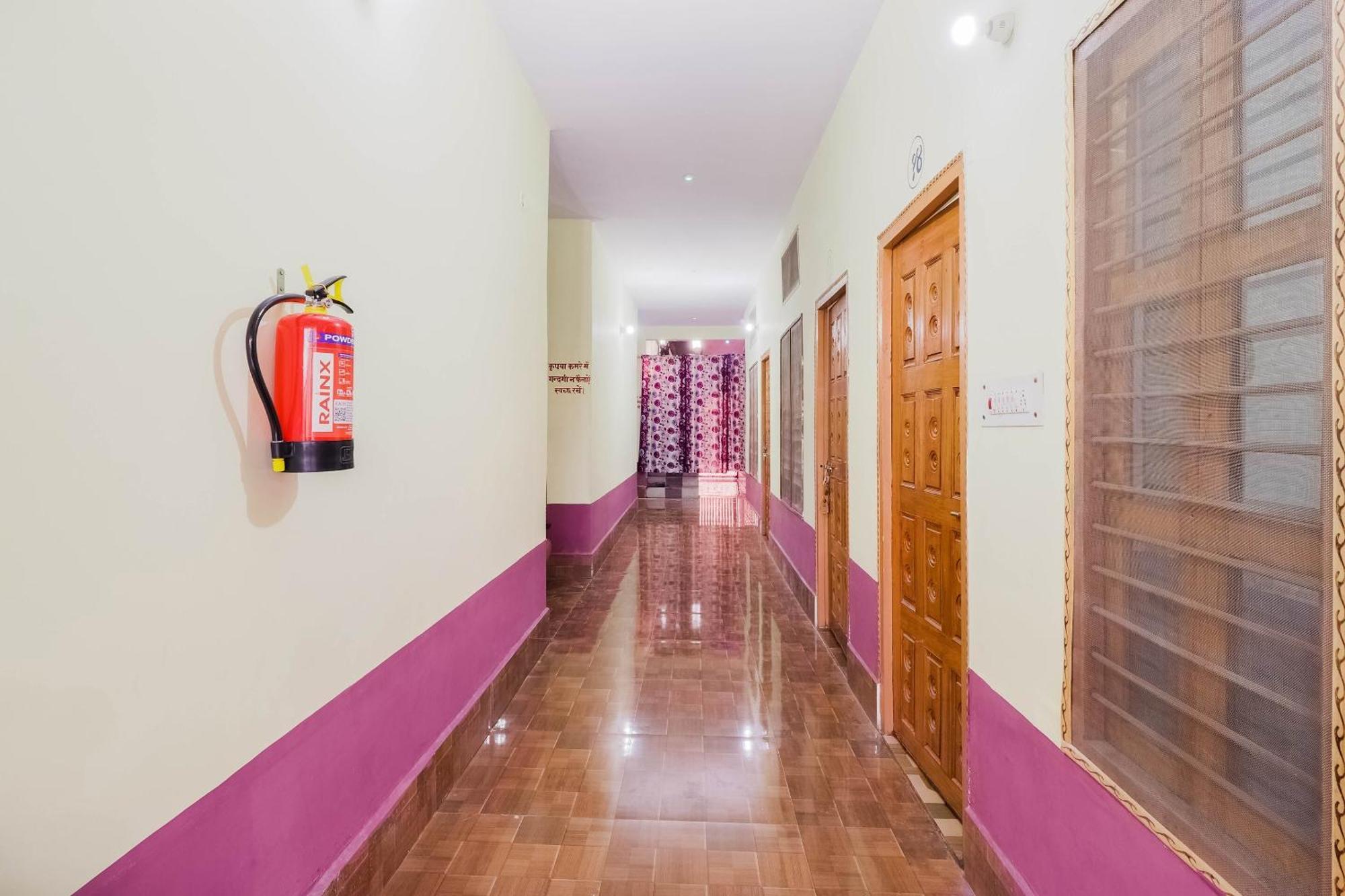 Hotel O Jyotish House Ayodhya Екстер'єр фото